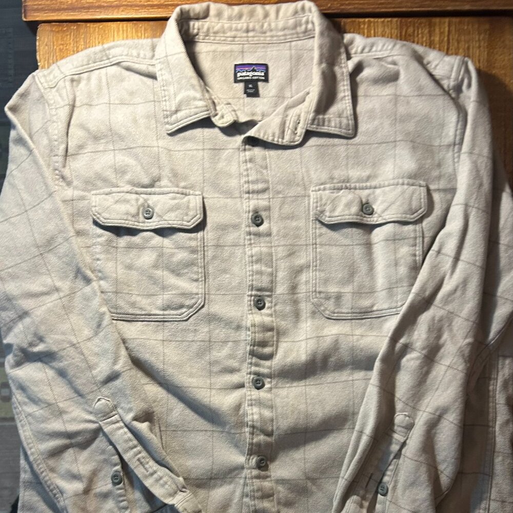 Patagonia Organic Cotton Shirt XL – Beige Plaid Button Up, Long Sleeve, Outdoor